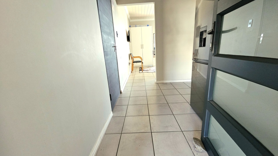 5 Bedroom Property for Sale in Sandy Point Beach Estate Western Cape